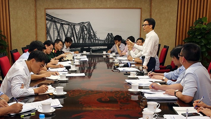 Cuộc họp về tháo gỡ khó khăn trong cấp phép băng tần để triển khai mạng 4G do Phó Thủ tướng Vũ Đức Đam chủ trì với đại diện các bộ ngành, sáng 26/7.