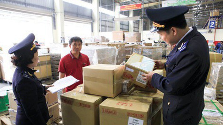 Thủ tướng yêu cầu Bộ Tài chính chỉ đạo các đơn vị Tổng cục Hải quan, Tổng cục Thuế, các Cục Hải quan, Cục Thuế tăng cường quản lý cán bộ, công nhân viên, kiểm tra xử lý vi phạm nghiêm túc, đưa ra khỏi ngành những cán bộ vi phạm kịp thời hơn.