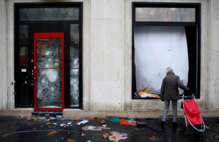 Paris tính ban bố tình trạng khẩn cấp sau cuộc bạo loạn cuối tuần - Ảnh 5.