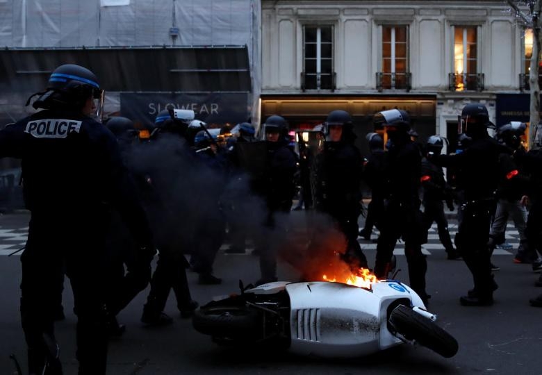 Biểu tình “áo vàng” lại gây hỗn loạn ở Paris - Ảnh 8.