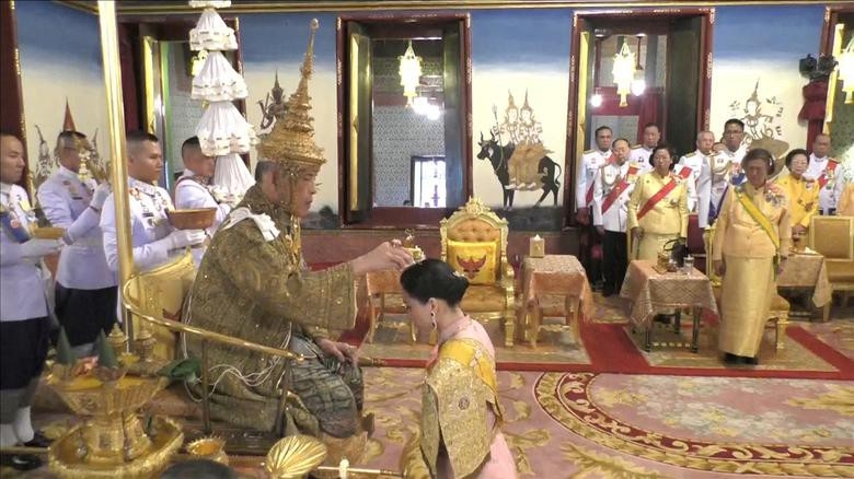 Vua Vajiralongkorn của Thái Lan chính thức đăng quang - Ảnh 5.