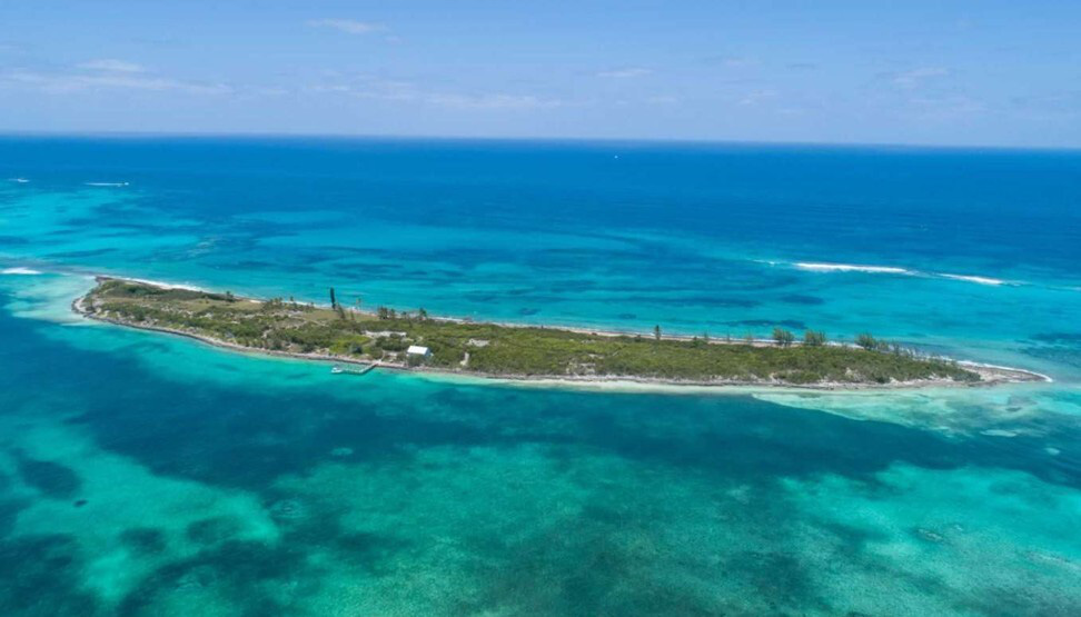 Đảo Pierre (Bahamas): Đảo Pierre nằm ở ngoài khơi Bahamas với hệ thống điện và nước chuyển từ đất liền. Tại đây có một máy phát điện lớn, thùng nước và tòa nhà dự trữ nhu yếu phẩm. Với diện tích 6,5 hecta, hòn đảo được rao bán với giá 4,95 triệu USD.