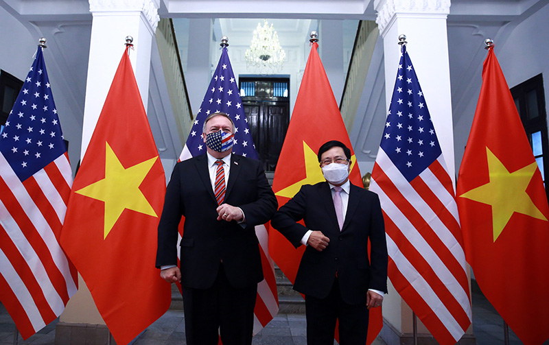 Trước đó, Phó Thủ tướng, Bộ trưởng Bộ Ngoại giao Phạm Bình Minh chủ trì lễ đón, hội đàm với Ngoại trưởng Mỹ Mike Pompeo - Ảnh: VGP.