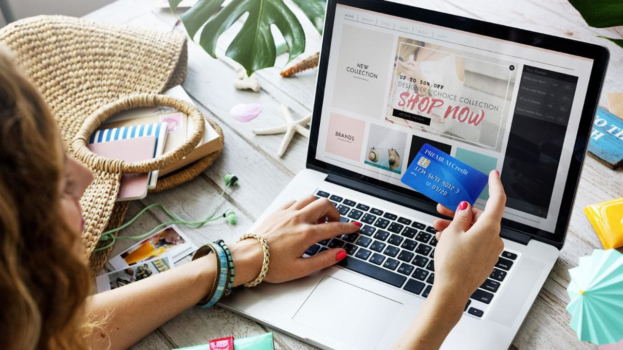 Mua sắm trực tuyến là một xu hướng được đẩy mạnh trong đại dịch Covid-19.