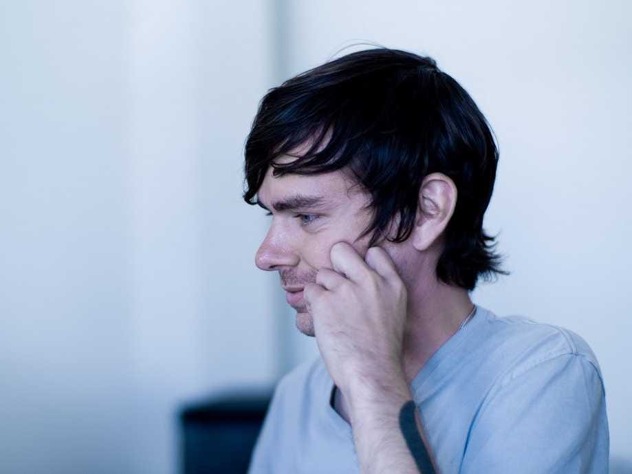 Năm 2000, Dorsey đ&atilde; x&acirc;y dựng một phần mềm đơn giản cho ph&eacute;p anh cập nhật t&igrave;nh h&igrave;nh của bạn b&egrave; qua điện thoại BlackBerry v&agrave; email. Tuy nhi&ecirc;n, v&igrave; &yacute; tưởng kh&ocirc;ng được nhiều người quan t&acirc;m, &ocirc;ng đ&atilde; tạm thời g&aacute;c lại n&oacute; - Ảnh: Flickr