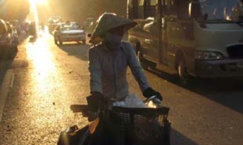 Làm gì để chặn suy giảm kinh tế?