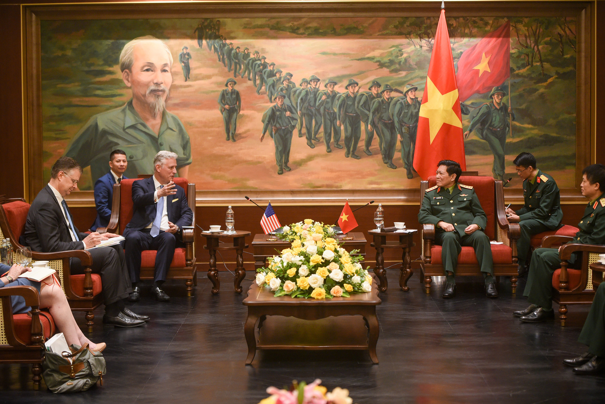 Ông O’Brien khẳng định Mỹ sẽ tiếp tục coi hợp tác khắc phục hậu quả chiến tranh là trọng tâm, nền tảng của hợp tác quốc phòng song phương và bày tỏ cảm ơn các nỗ lực của Việt Nam trong hỗ trợ tìm kiếm quân nhân mất tích trong chiến tranh và sẽ tiếp tục thúc đẩy các dự án, hoạt động hợp tác trong lĩnh vực này mà hai bên đã thống nhất - Ảnh: Đại sứ quán Mỹ tại Hà Nội