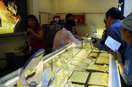 Cuối năm, giao dịch vàng ảm đạm do nhu cầu tiền mặt cao cho hoạt động chi trả.