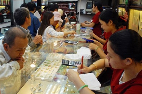 Tới sáng nay, ngưỡng 35 triệu đồng/lượng đã được duy trì sang ngày thứ 4 liên tục nhờ đà tăng của giá vàng thế giới và giá USD trong nước giữ ở mức cao.