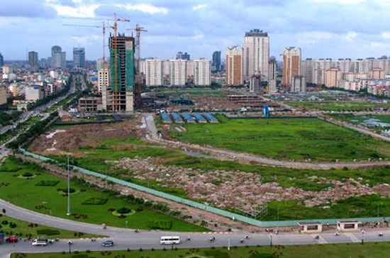 TS.Trần Đình Thiên, Viện trưởng Viện Kinh tế Việt Nam cho rằng, đất đai hiện là chủ đề “nóng” nhất trong tất cả các lĩnh vực của nền kinh tế.