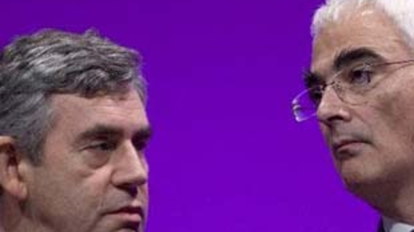 Anh, Tây Ban Nha bất ngờ giải cứu hệ thống ngân hàng