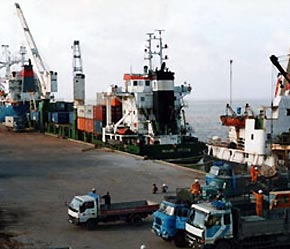 Một góc cảng Nhơn Hội.