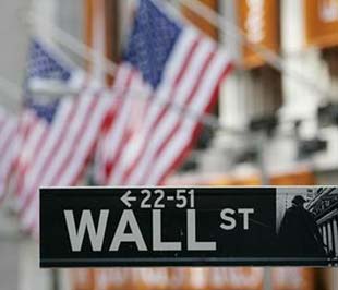 Phố Wall thêm một ngày trong sắc đỏ - Ảnh: Reuters.