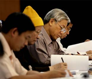 Một phiên thảo luận tại tổ của các đại biểu Quốc hội - Ảnh: VNN.