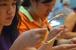 Giá vàng trong nước tăng chậm.