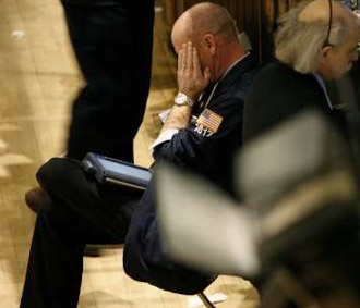 Chứng khoán Mỹ đã sụt giảm hơn 2% sau nhiều thông tin bất lợi, trong đó khối tài chính có ngày giảm điểm mạnh nhất trong tháng.