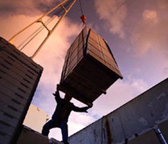 Sự mất cân bằng lớn trong trao đổi hàng hóa và dịch vụ, đang cản trở tốc độ tăng trưởng kinh tế toàn cầu.