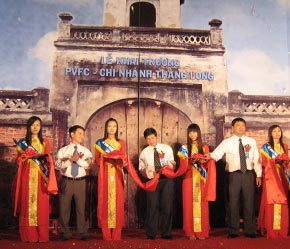Lãnh đạo PVFC cắt băng khai trương PVFC Thăng Long.