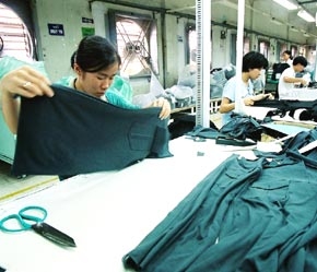 Các doanh nghiệp có lô hàng giá thấp sẽ phải báo cáo chi tiết sản xuất và cấu thành giá trị sản phẩm - Ảnh: Việt Tuấn