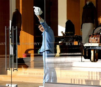 Một cửa hàng đồ hiệu ở Bắc Kinh, Trung Quốc.