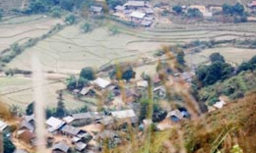 Giảm tỷ lệ hộ nghèo ở huyện nghèo xuống dưới 40%