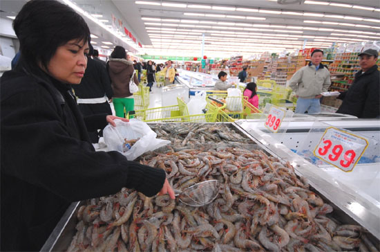 Giá bán tại siêu thị cũng sẽ có mức tăng trễ hơn so với giá trên thị trường tự do.