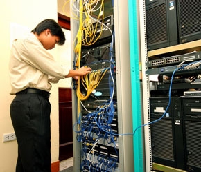FPT Telecom là nhà cung cấp dịch vụ máy chủ đầu tiên sử dụng công nghệ dual-core tại Việt Nam - Ảnh: Việt Tuấn.