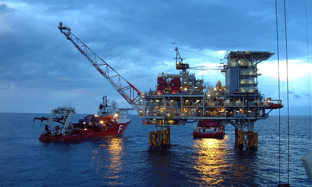 Theo kế hoạch, Exxon Mobil sẽ đầu tư hai cụm khai thác ngầm, mỗi cụm có 4 giếng khai thác và một đường ống dài khoảng 88 km nối vào bờ biển Chu Lai.