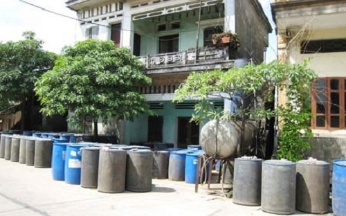 <font face="Arial, Verdana" size="2">Công nghệ nấu rượu "không khói" tại các làng nghề.</font>