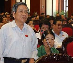 Đại biểu Quốc hội tỉnh Lạng Sơn Nguyễn Minh Thuyết phát biểu ý kiến - Ảnh: TTXVN.