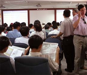 Lớp người đầu tư mới vẫn còn mang nặng tư tưởng “đã giao dịch là sẽ có lời”, còn không là “rút ra” ngay lập tức - Ảnh: VNN.
