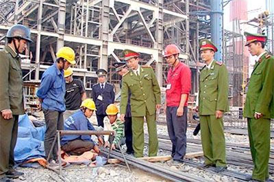 Cần quản lý chặt chẽ lao động nước ngoài vào Việt Nam - Ảnh: ANHP.