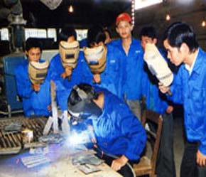 Theo dự thảo sơ bộ, mục tiêu cụ thể của đề án là từ năm 2009 đến 2015 đưa được khoảng 100 ngàn người ở các huyện nghèo đi làm việc ở nước ngoài.