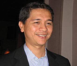 "AirAsia cũng đặt mua 150 máy bay Airbus A320 mới tinh để bổ sung cho đội bay và có thể sẽ đặt thêm 50 chiếc nữa."