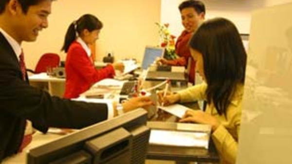 Khi ngân hàng ngoại “đổ bộ”