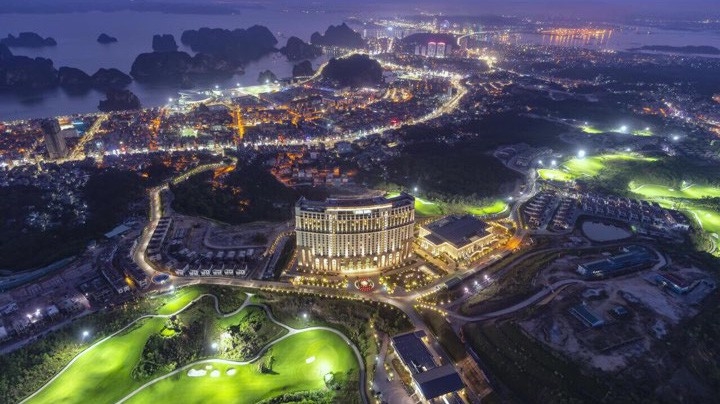 Toàn cảnh FLC Halong Bay Golf Club & Luxury Resort.