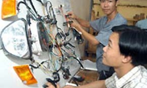 Dạy nghề sẽ được đấu thầu