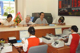 Giao dịch tại chi nhánh của Sacombank.