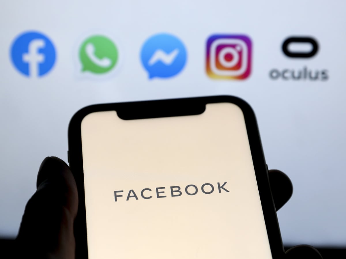 Năm 2012, Facebook thâu tóm các đối thủ gồm Instagram, WhatsApp và Oculus - Ảnh: Getty Images