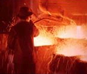 Ngành công nghiệp thép hiện tiêu thụ 15% tổng lượng năng lượng tiêu thụ và thải ra 14% tổng lượng chất gây ô nhiễm môi trường của Trung Quốc.