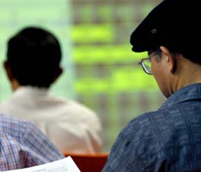 Có hai luồng dự đoán về giá đấu giá của nhà đầu tư nội: từ 120.000-150.000 đồng/cổ phiếu và từ 150.000-180.000 đồng/cổ phiếu Vietcombank - Ảnh: Việt Tuấn.