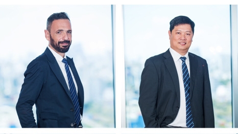 Ông Chris Senekki, Phó Tổng giám đốc Coteccons và Tiến sĩ Phan Hữu Duy Quốc, Phó Tổng giám đốc Coteccons.