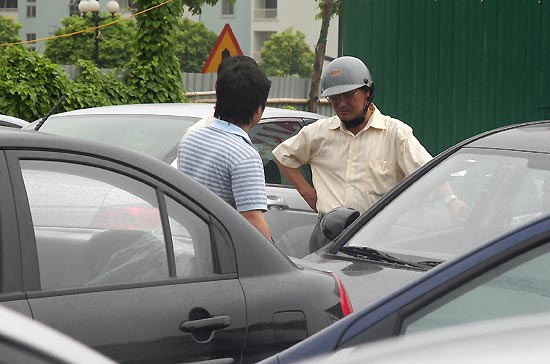 Người tiêu dùng sẽ không còn bị "móc túi" vì hiện tượng tăng giá xe vô căn cứ - Ảnh: Đức Thọ.
