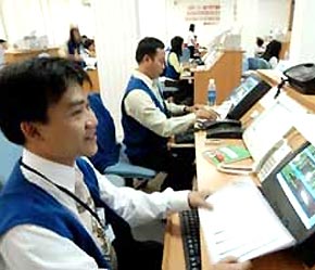 Một phiên làm việc tại Trung tâm Giao dịch Chứng khoán Tp.HCM.