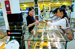  Mức giảm giá của nhóm hàng giá thấp không thu hút mạnh như hàng giá cao - Ảnh Lê Quang Nhật.