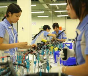  So với cùng kỳ năm 2007, số dự án cấp mới 11 tháng đầu năm tuy ít hơn (bằng 82,5%), song vốn đăng ký đầu tư lại tăng gần gấp 7 lần.