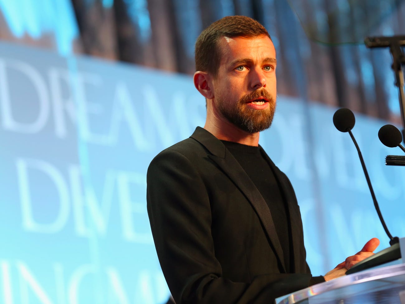 Dorsey là người ủng hộ tiền ảo và thường xuyên chia sẻ tweet nói về những ưu điểm của tiền ảo. Chia sẻ với chương trình podcast 