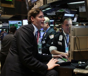 Chứng khoán Mỹ đã khởi sắc nhờ khối ngân hàng, năng lượng, khai mỏ - Ảnh: Getty Images.