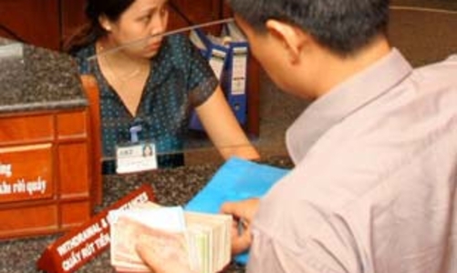 Lãi suất huy động VND giảm mạnh