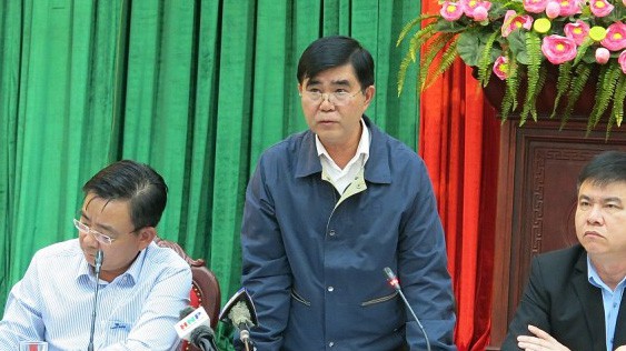 Phó giám đốc Sở Xây dựng Hà Nội Trần Việt Trung (đứng giữa) cho rằng, việc xử lý dự án 8B Lê Trực phải làm rất cẩn trọng.